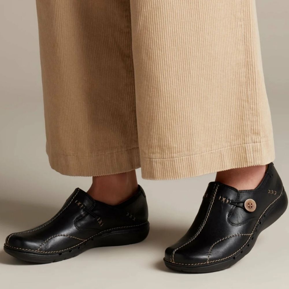 Clarks Un Loop Women's Slip-On Flat Shoe R3 - image 1